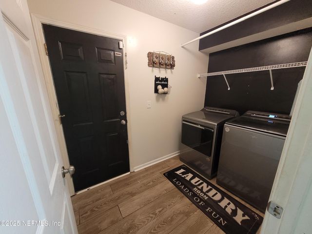 906 COUNTY ROAD 217, Jacksonville, FL 32234