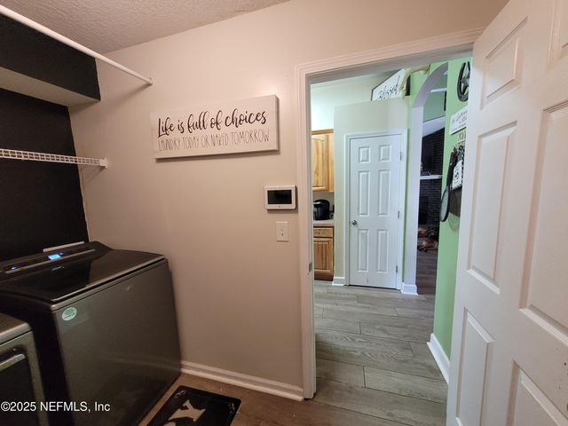 906 COUNTY ROAD 217, Jacksonville, FL 32234