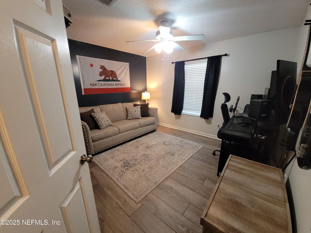 906 COUNTY ROAD 217, Jacksonville, FL 32234