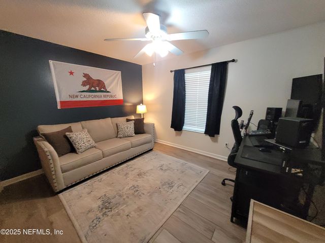 906 COUNTY ROAD 217, Jacksonville, FL 32234