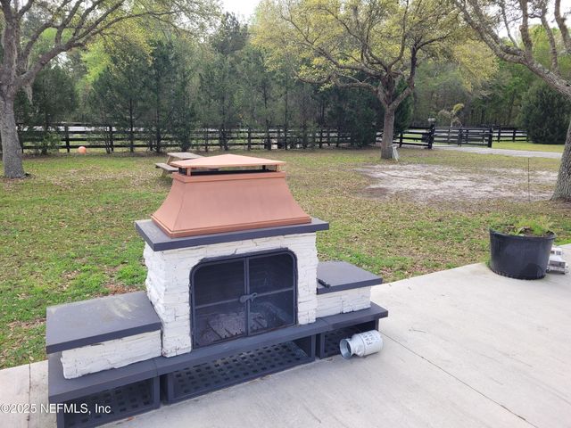 906 COUNTY ROAD 217, Jacksonville, FL 32234