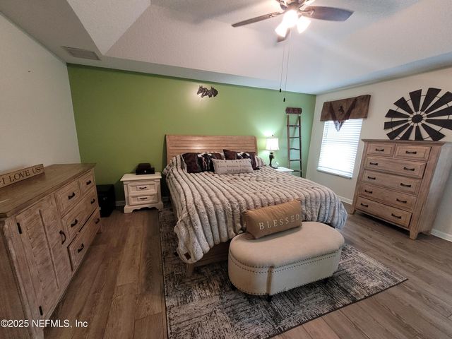 906 COUNTY ROAD 217, Jacksonville, FL 32234