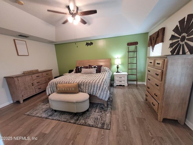 906 COUNTY ROAD 217, Jacksonville, FL 32234