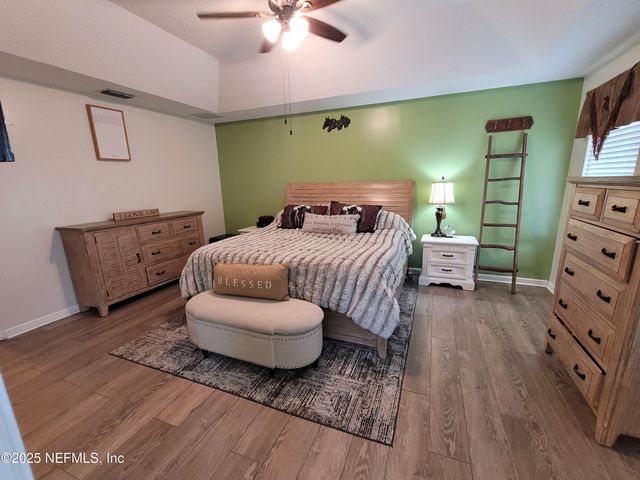 906 COUNTY ROAD 217, Jacksonville, FL 32234