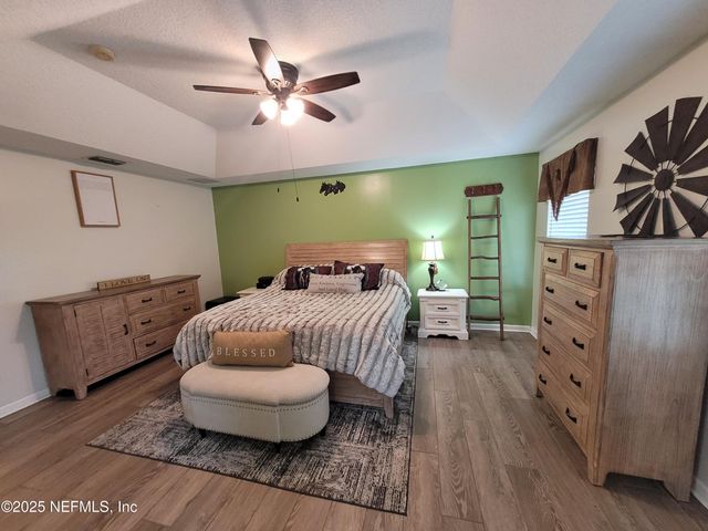 906 COUNTY ROAD 217, Jacksonville, FL 32234