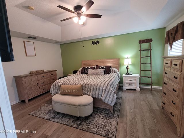 906 COUNTY ROAD 217, Jacksonville, FL 32234