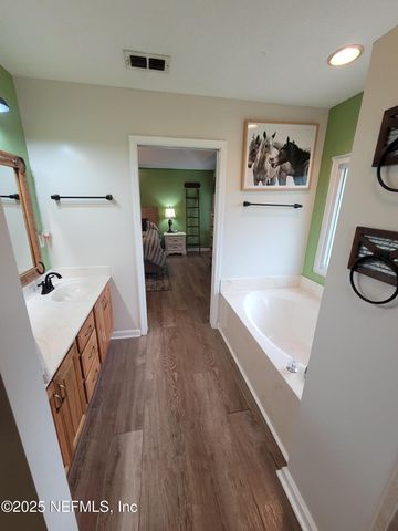 906 COUNTY ROAD 217, Jacksonville, FL 32234