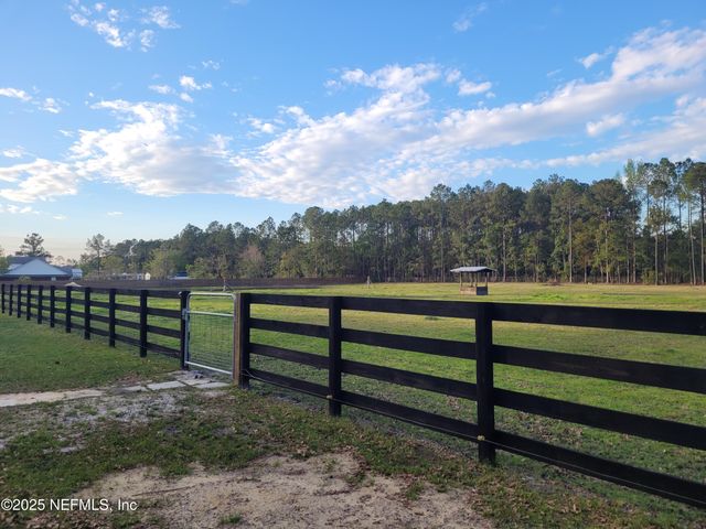 906 COUNTY ROAD 217, Jacksonville, FL 32234