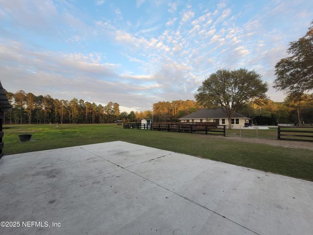906 COUNTY ROAD 217, Jacksonville, FL 32234