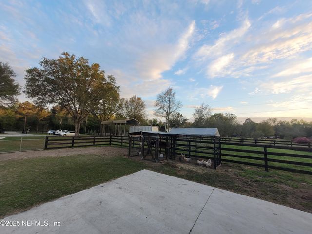 906 COUNTY ROAD 217, Jacksonville, FL 32234