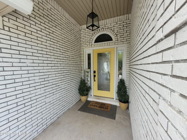 906 COUNTY ROAD 217, Jacksonville, FL 32234