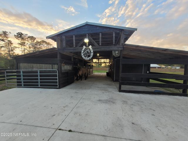 906 COUNTY ROAD 217, Jacksonville, FL 32234