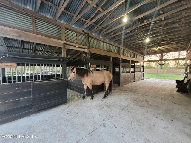 906 COUNTY ROAD 217, Jacksonville, FL 32234