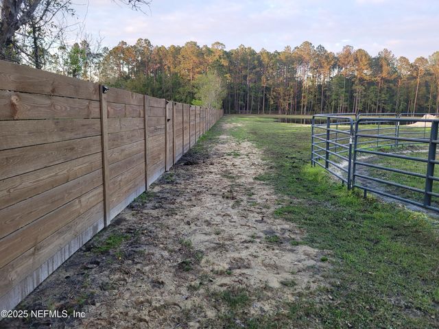 906 COUNTY ROAD 217, Jacksonville, FL 32234