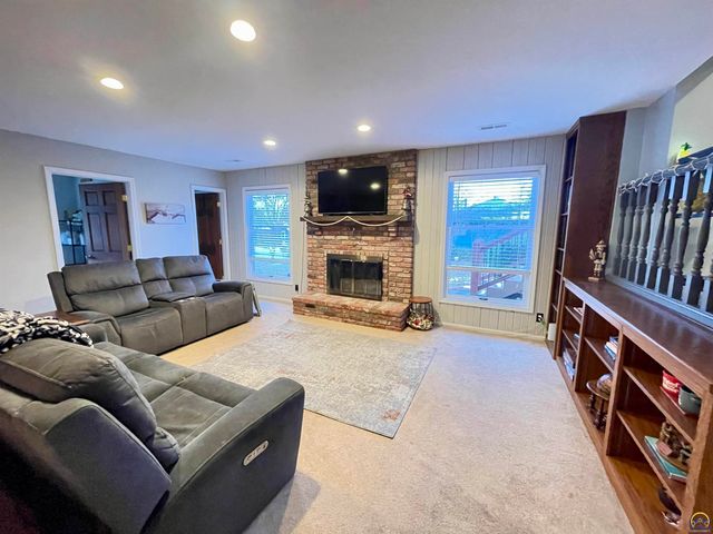 759 SW Prairie CT, Topeka, KS 66609