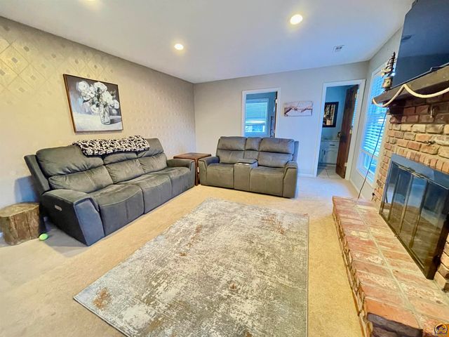 759 SW Prairie CT, Topeka, KS 66609