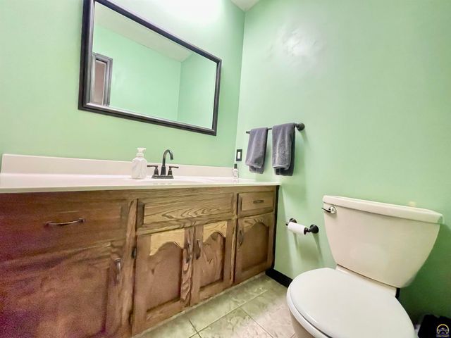 759 SW Prairie CT, Topeka, KS 66609