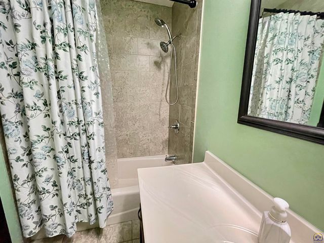 759 SW Prairie CT, Topeka, KS 66609