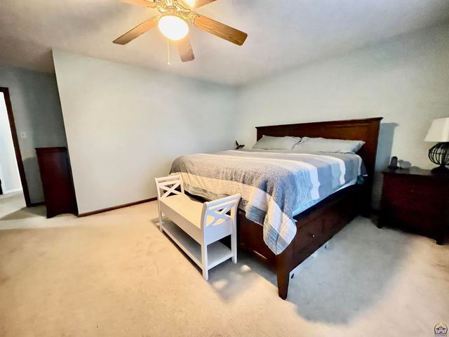 759 SW Prairie CT, Topeka, KS 66609