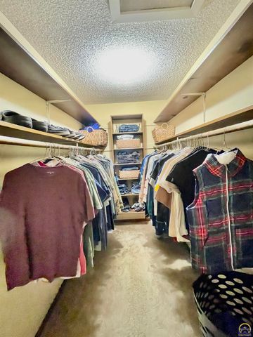 759 SW Prairie CT, Topeka, KS 66609