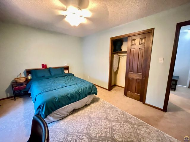 759 SW Prairie CT, Topeka, KS 66609