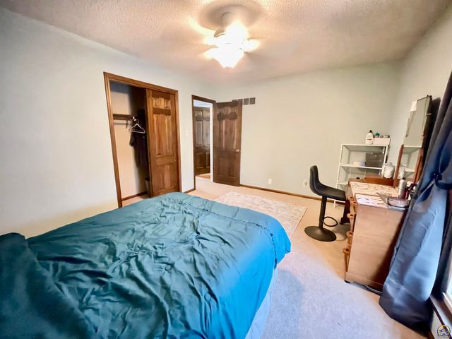 759 SW Prairie CT, Topeka, KS 66609