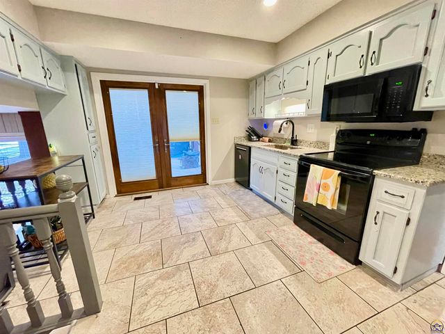 759 SW Prairie CT, Topeka, KS 66609