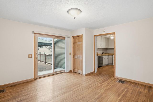 900 Greenvale Avenue W, Northfield, MN 55057