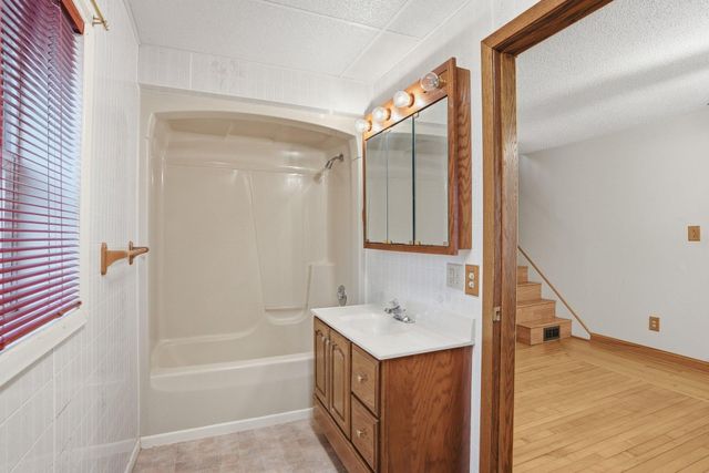 900 Greenvale Avenue W, Northfield, MN 55057