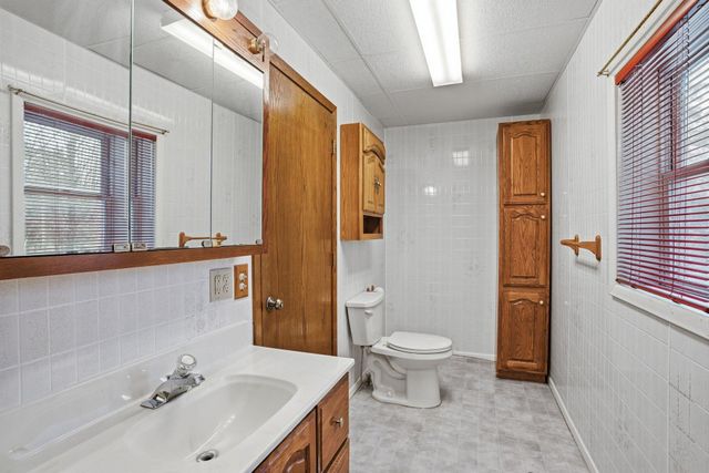 900 Greenvale Avenue W, Northfield, MN 55057