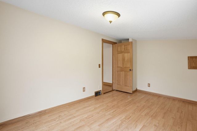 900 Greenvale Avenue W, Northfield, MN 55057