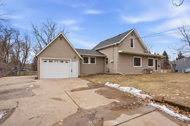 900 Greenvale Avenue W, Northfield, MN 55057