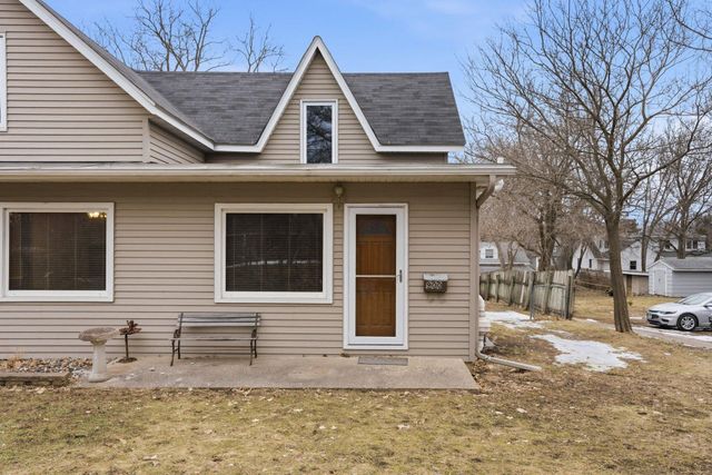 900 Greenvale Avenue W, Northfield, MN 55057
