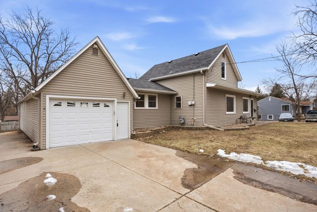 900 Greenvale Avenue W, Northfield, MN 55057
