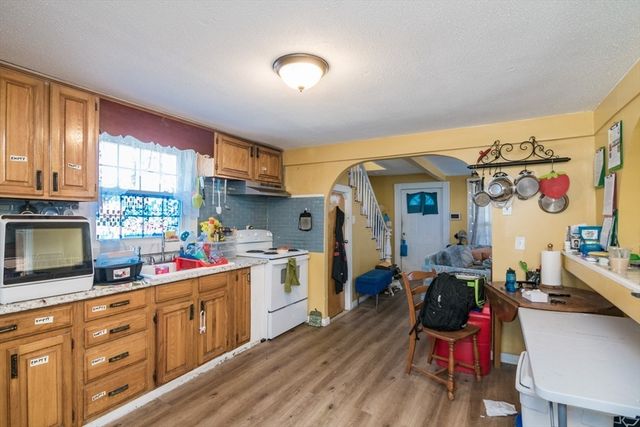 32 Randall Place, Springfield, MA 01108