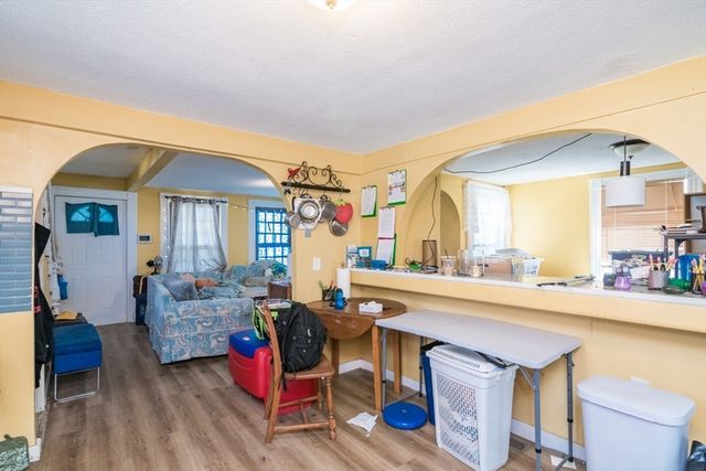 32 Randall Place, Springfield, MA 01108