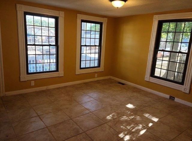 32 Randall Place, Springfield, MA 01108