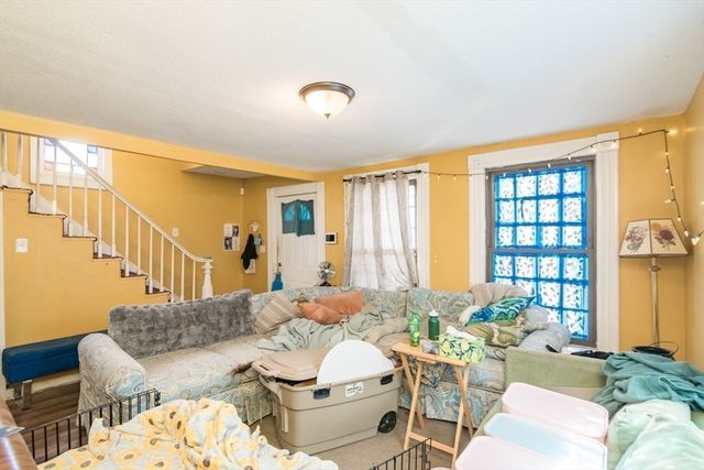 32 Randall Place, Springfield, MA 01108