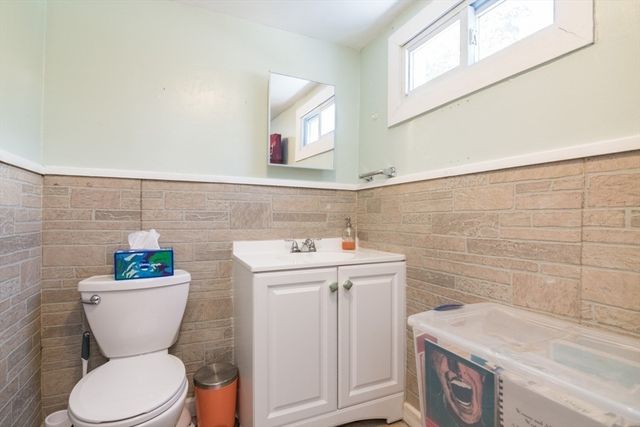 32 Randall Place, Springfield, MA 01108