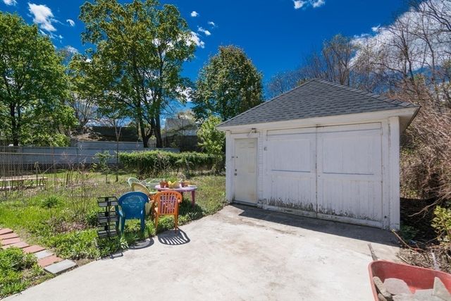 32 Randall Place, Springfield, MA 01108