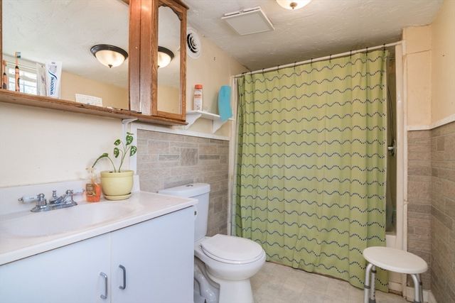 32 Randall Place, Springfield, MA 01108