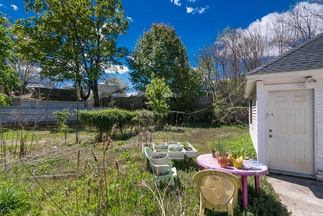 32 Randall Place, Springfield, MA 01108