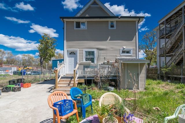32 Randall Place, Springfield, MA 01108