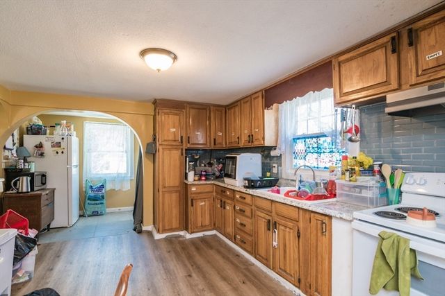 32 Randall Place, Springfield, MA 01108