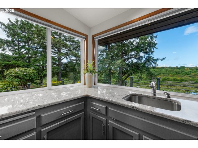 33247 WOOD DUCK Ln, Warrenton, OR 97146