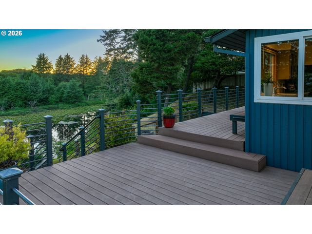 33247 WOOD DUCK Ln, Warrenton, OR 97146