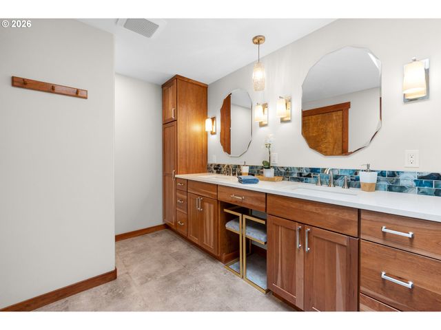 33247 WOOD DUCK Ln, Warrenton, OR 97146