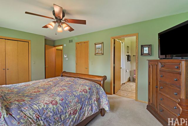 3800 Twin Oaks Drive, Wonder Lake, IL 60097