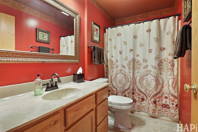 3800 Twin Oaks Drive, Wonder Lake, IL 60097