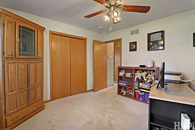 3800 Twin Oaks Drive, Wonder Lake, IL 60097